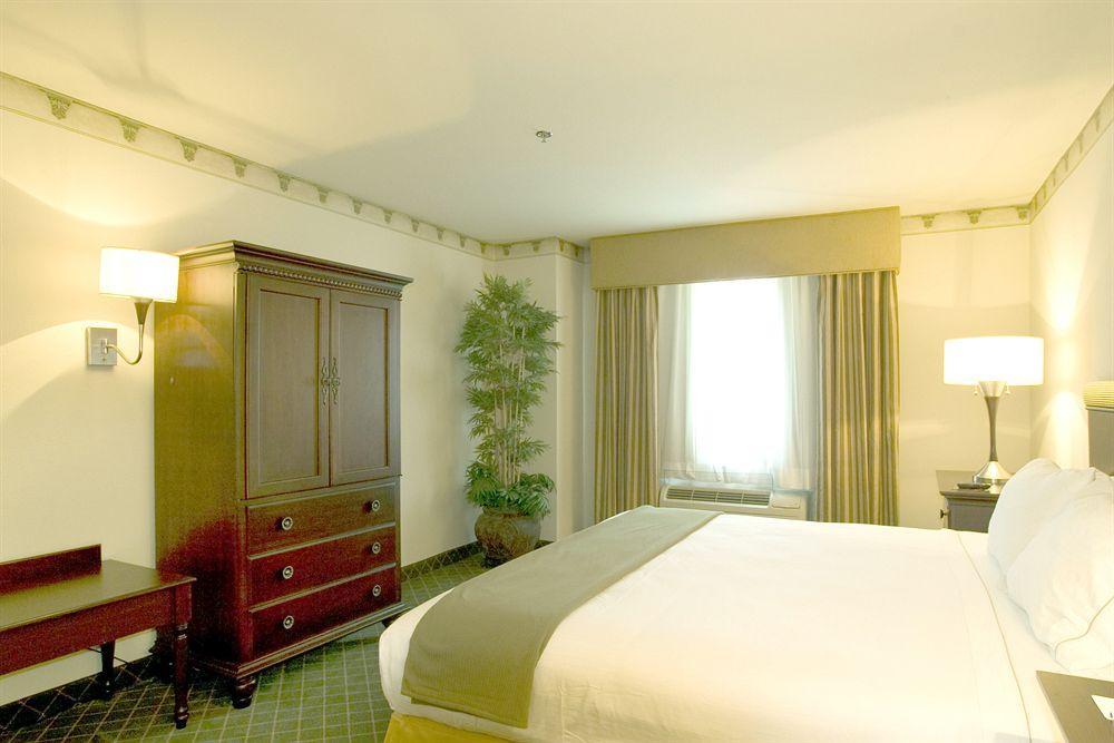 Holiday Inn Express & Suites - Pharr By Ihg Exteriör bild