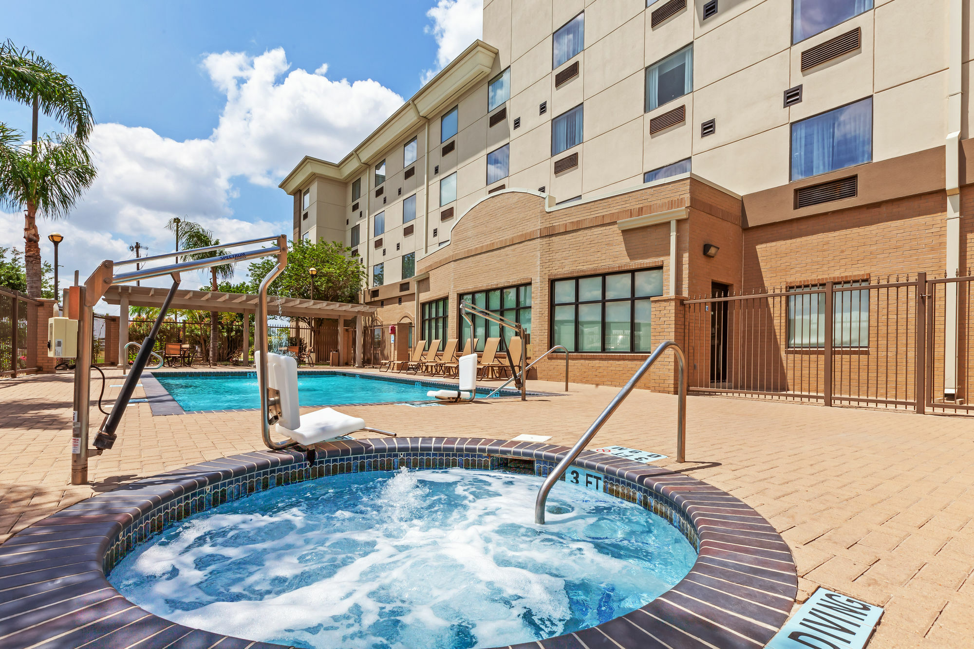Holiday Inn Express & Suites - Pharr By Ihg Exteriör bild